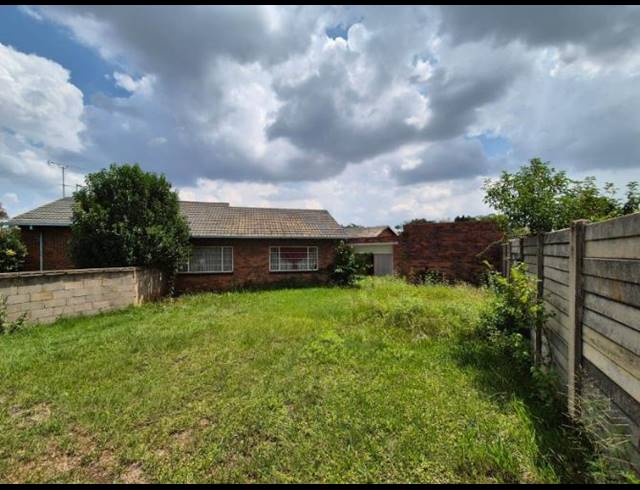 3 BEDROOM HOUSE FOR SALE IN GERMISTON CENTRAL